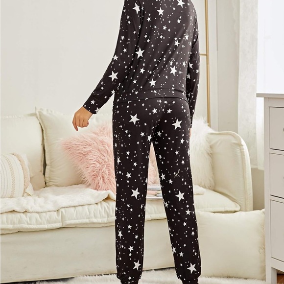 Women's size medium black pajama pants and shirt with stars - Picture 4 of 7